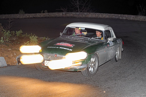 Forbilledet for historisk pålidelighedsrally er det berømte Monte-Carlo løb. Her er det de danske debutanter i 2010-løbet, Danna Corke og Marie Louise Jensen, der er på vej op ad et bjerg i Sydfrankrig under De Lange Knives Nat.